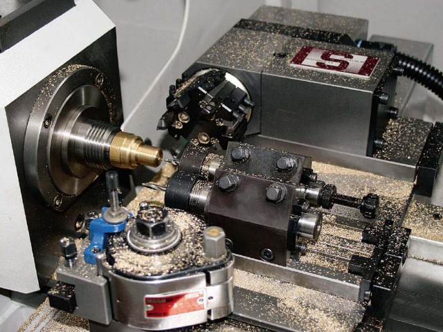 機床高加工能力，可一次性進行複雜零件加工。(102 TM-CNC刀塔限定安裝 Fanuc 0i Mate-TD控制器)