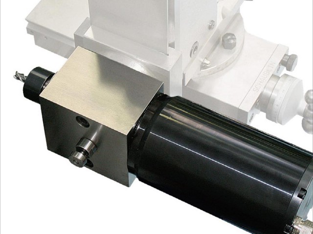 銑削選購附件，搭載一體式馬達轉速 600 - 9,000 min¯¹