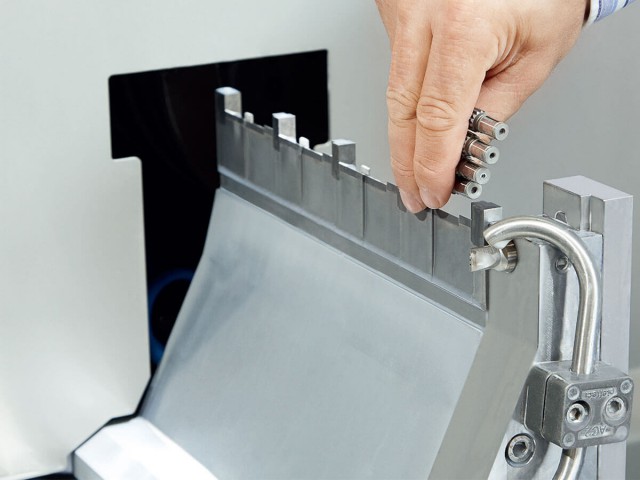 Plunge Grinding- Manual loading safety according to CE regulations