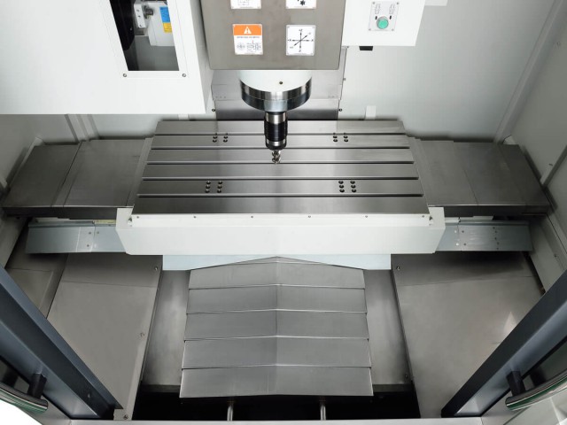 MV760 CNC Vertical Machining Center Efficient chip management